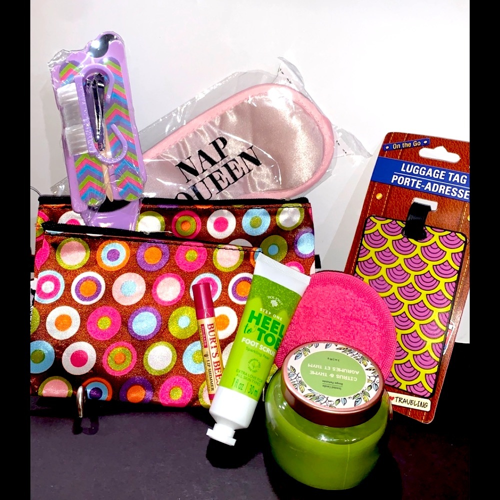 NWT The Girl On the GO🏃‍♀️✈️ Gift-To-Go